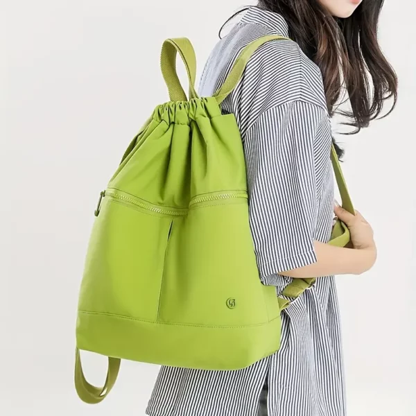 Sac à dos femme léger en nylon – style urbain imperméable et fonctionnel