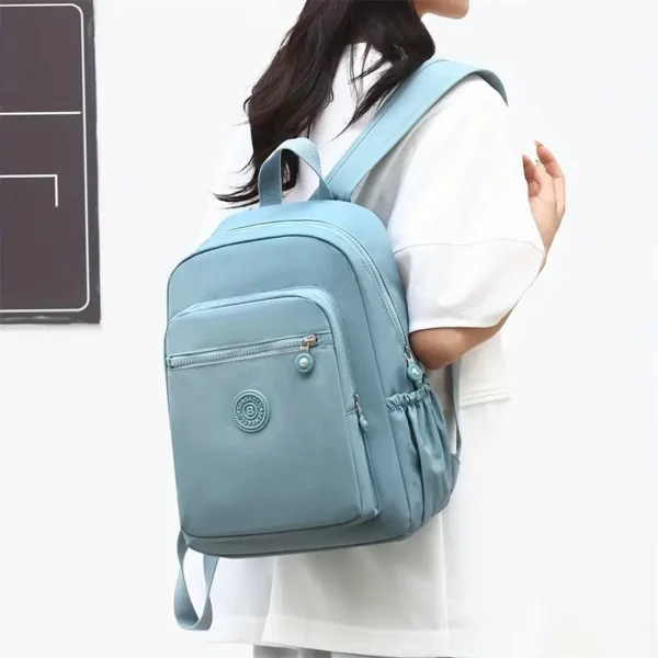 Sac à dos femme léger et chic – design urbain pratique pour usage quotidien