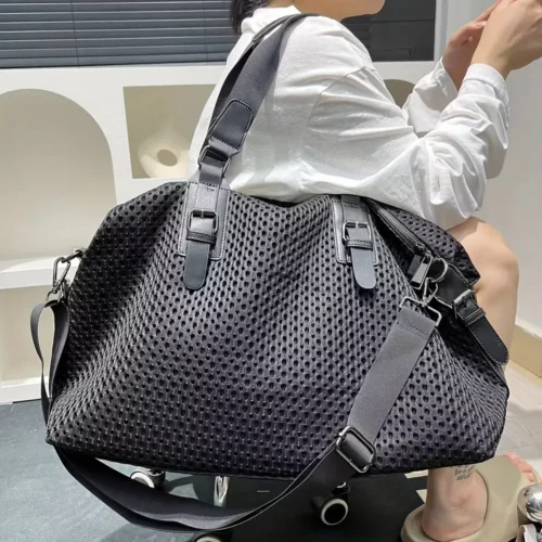 Sac week-end femme en nylon imperméable noir avec bandoulière amovible
