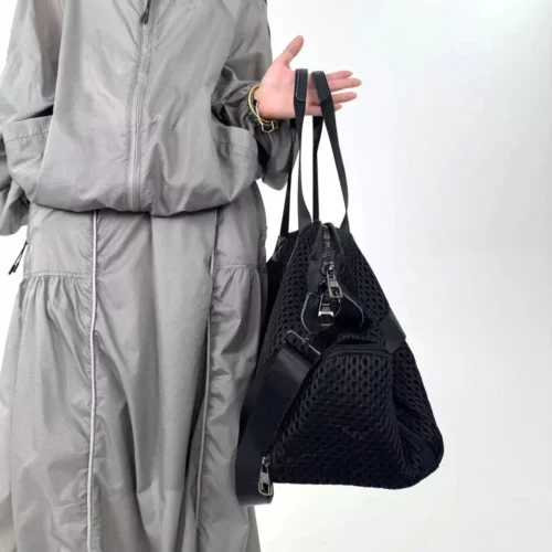 Sac de sport femme avec compartiment chaussures – nylon résistant et design urbain