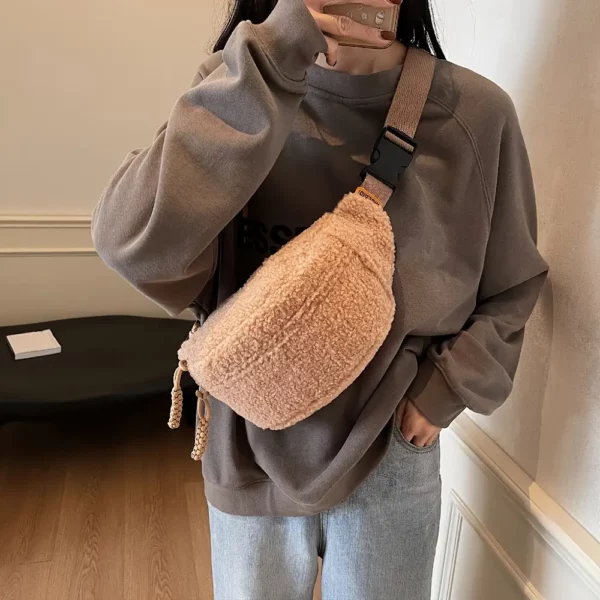 Sac banane en velours peluche femme – porté poitrine tendance et décontracté