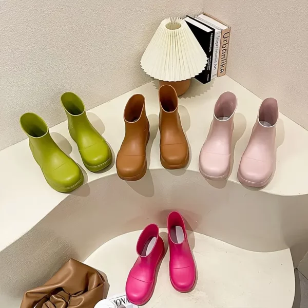 Bottes de pluie femme en caoutchouc – style chic à enfiler avec semelle épaisse