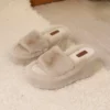 Chaussons femme en fausse fourrure avec semelle plateforme épaisse antidérapante