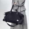 Sac de sport femme avec compartiment chaussures – nylon résistant et design urbain