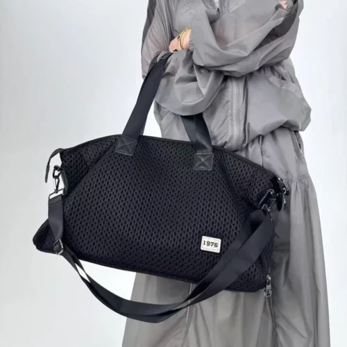 Sac de sport femme avec compartiment chaussures – nylon résistant et design urbain