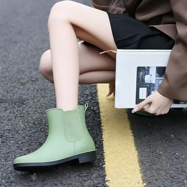 Bottes de pluie femme basses en caoutchouc élégant – style chic imperméable