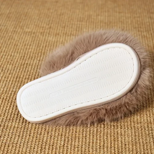 Chaussons femme en fausse fourrure douce – confort intérieur élégant