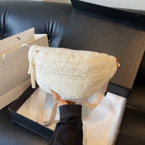 Sac banane en velours peluche femme – porté poitrine tendance et décontracté