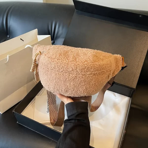 Sac banane en velours peluche femme – porté poitrine tendance et décontracté